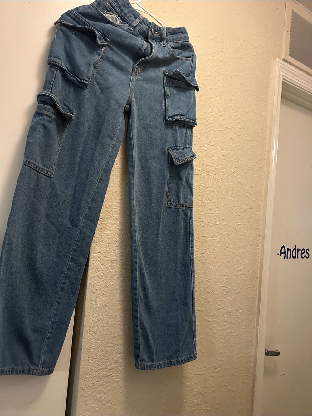 Women's Light Blue Cargo Jeans - Utility Pocket Design